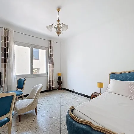 Апартаменты Entire In Saint-raphael Сен-Рафаэль